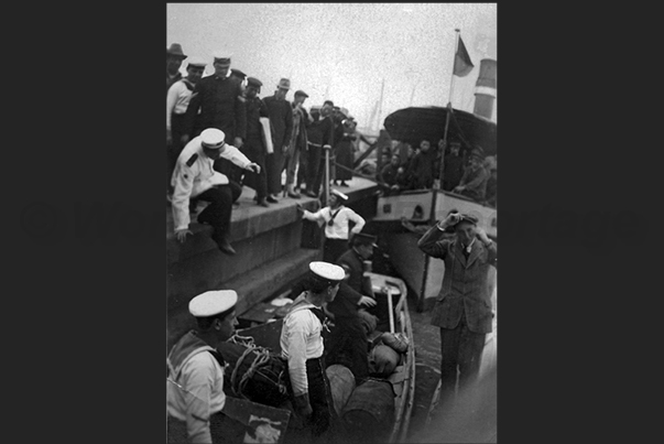 Boarding of Italian seamen on the ship Marco Polo. Port of Nanjing