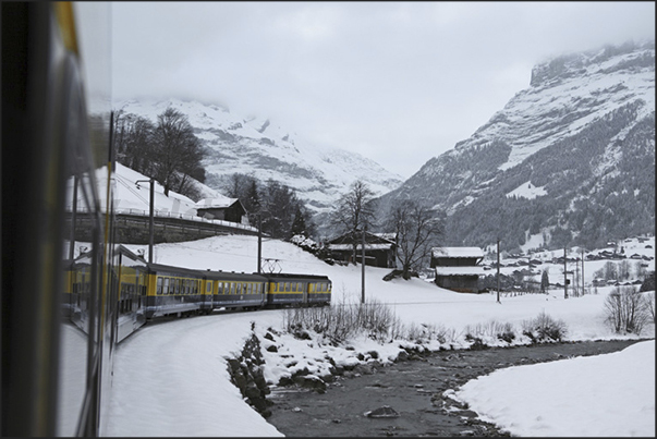 On the train of the railway line that connects Interlaken to Grindelwald