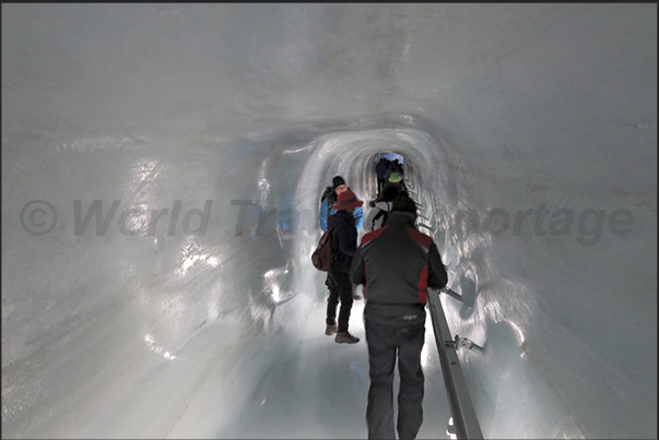 The tunnels dug into the glacier, are a route that leads from the station to the Jungfraujoch Pass