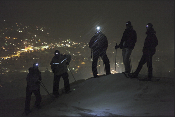 Night walk with snowshoes above the village of Grindelwald