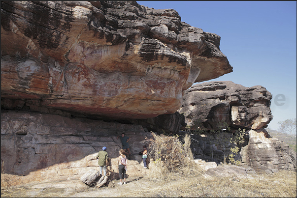 Gumbalanya (Oenpelli). Rock paintings on the Injalak Hill