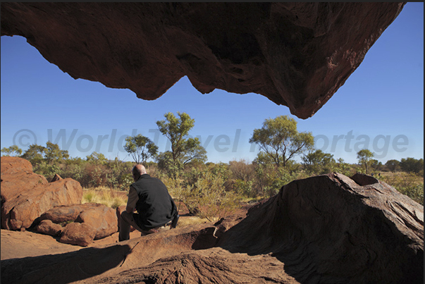 Uluru-Kata Tjuta National Park. A moment of rest of a park guard near a cave