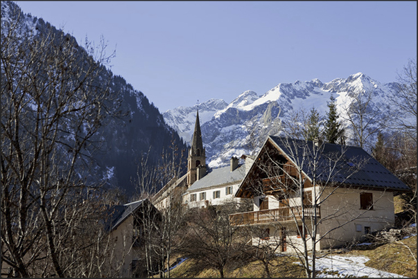 The small village of Venosc accessible from 2 Alpes center by cable car