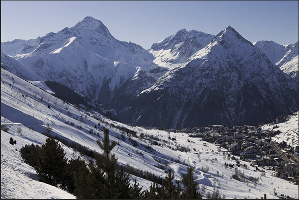 Panorama over the village of 2 Alpes