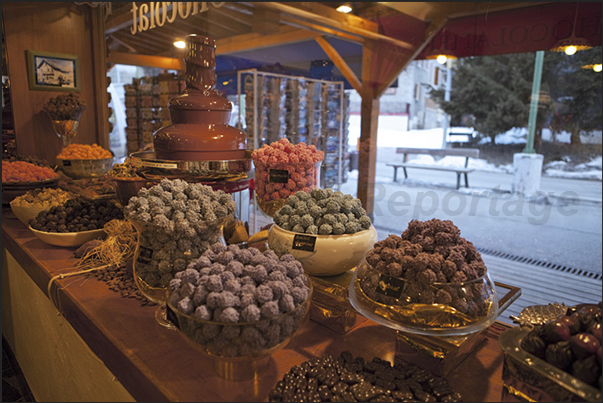 Biscuits, cakes and a chocolate fountain in one of the shop most visited by tourists