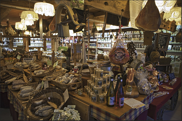 Salami and mountain cheeses are other typical products of the valley