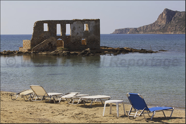 The beach of Plytra with the ruins of an ancient house of the Venetian era