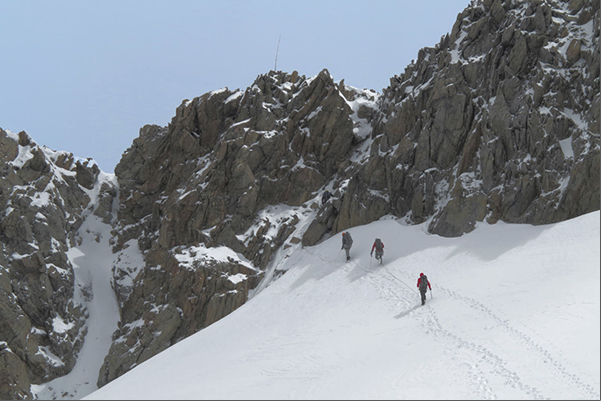 The path continues with a diagonal from Schwarze Wandi (3170) to climb the Hauslabjoch (3210 m)