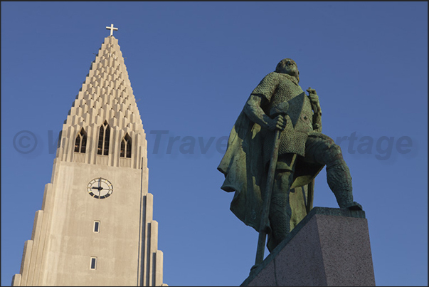 Hallgrímur church called Hallgrímskirkja (architect Guđjón Samúelsson) and the statue of Icelandic explorer Leif Erikson