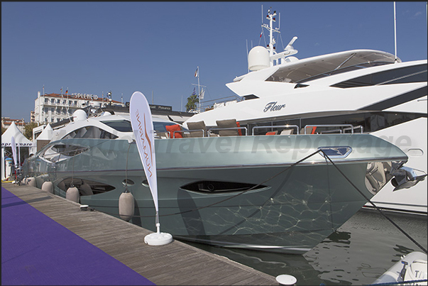 180 yachts of over 20 meters in length, exposed between the Old Port and Port Canto connected by ferries internal of the Boat Show