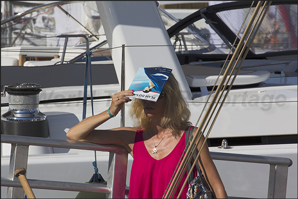 Those who had no hat, it is fixed with a catalog of Boat Show