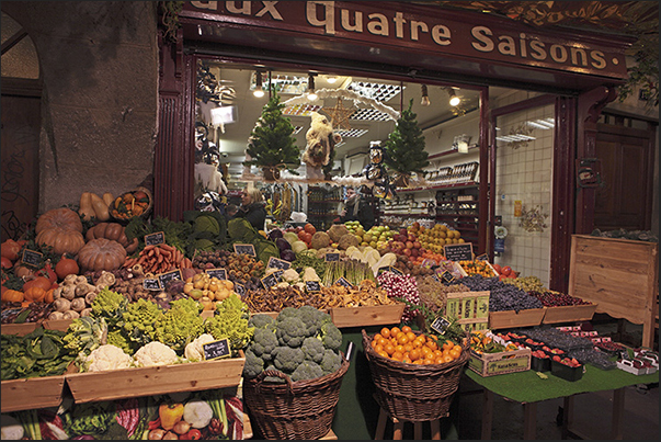 The old arcades. Shop of fruits and vegetables
