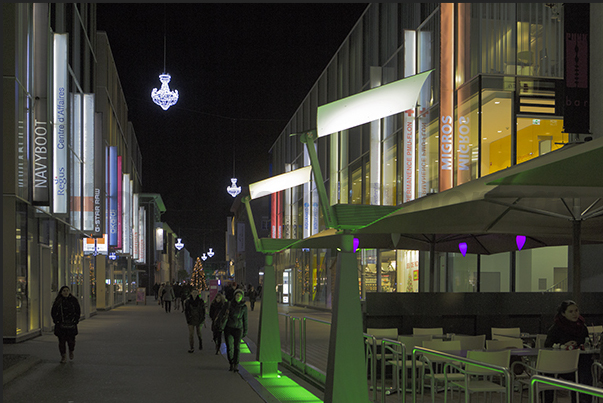 The illuminated avenue that crosses the modern district Flon