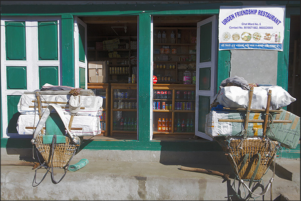 Nurning Village (2592 m). Shop of grocery, water and soft drinks