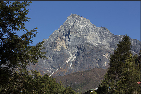 The sacred mountain of Khumbi La. For the Nepalese law, can not be climbed