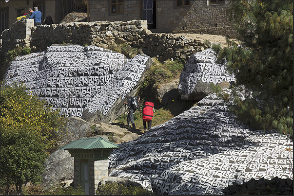 Village of Monjo (2835 m). Stone prayers