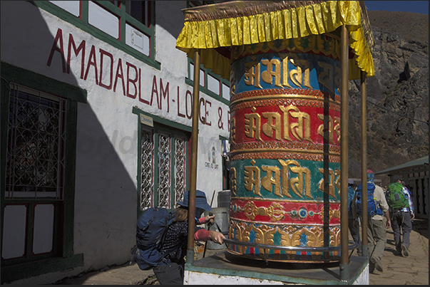 Cylinder of the prayers in the village of Kyangjuma (3550 m)
